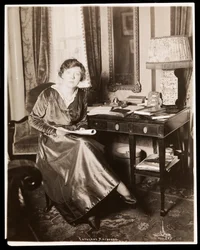 Kahleen MacDonell, c.1914 (impressão de gelatina de prata)
